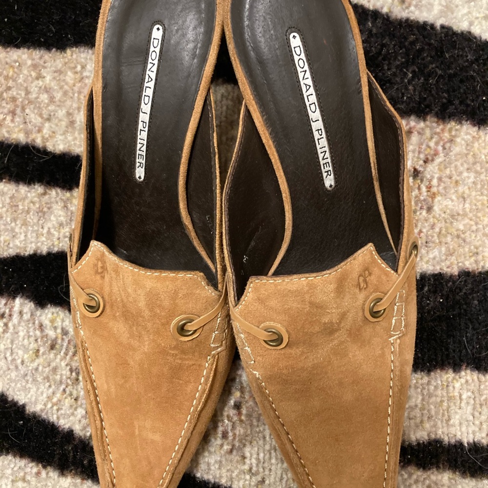 Donal J Pliner Mules Suede Beige